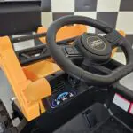 JCB kinder tractor met graafmachine