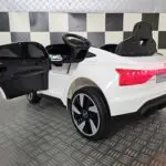 Audi E-Tron wit kinderauto