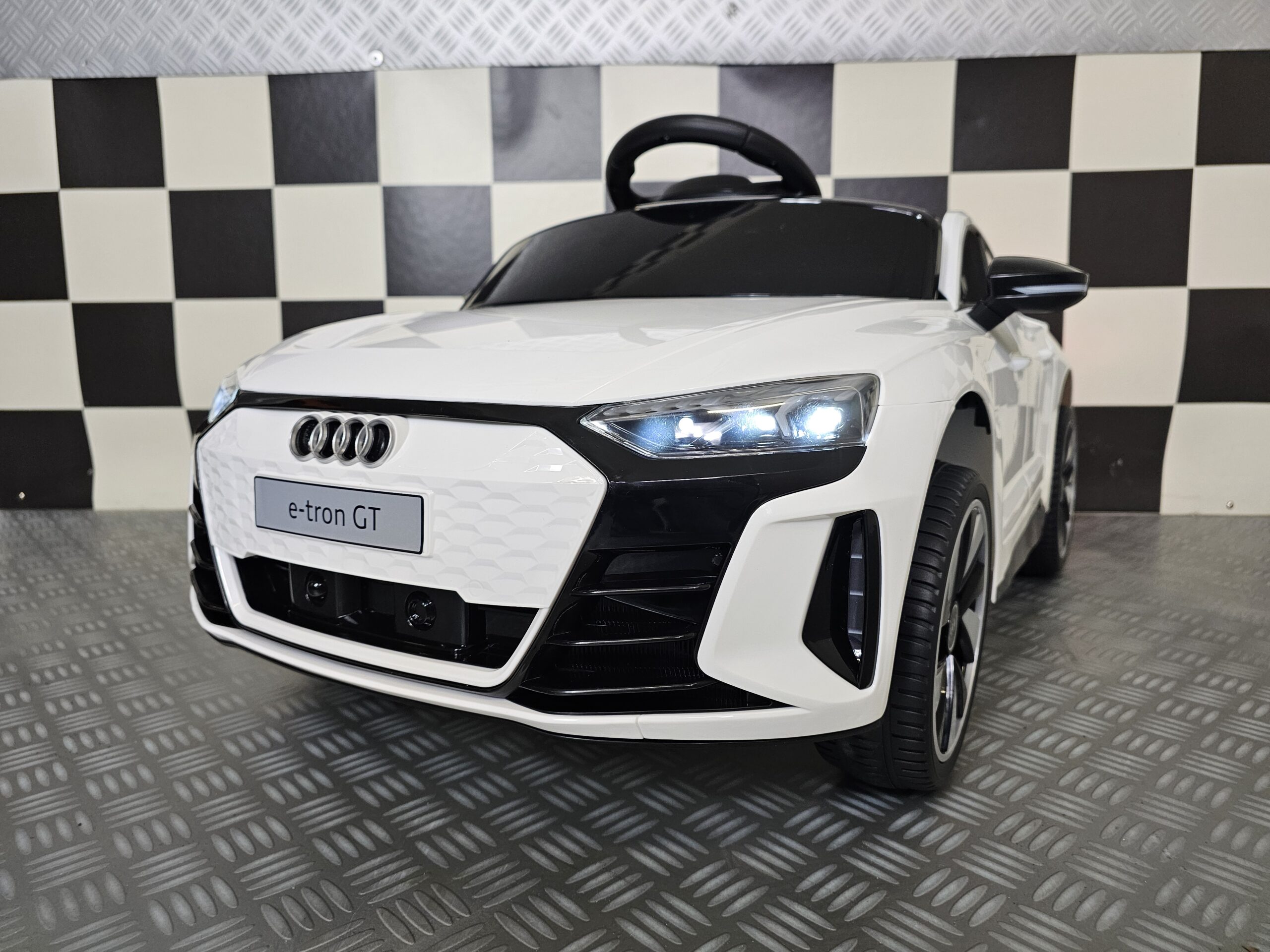 Kinderauto Audi E-Tron wit